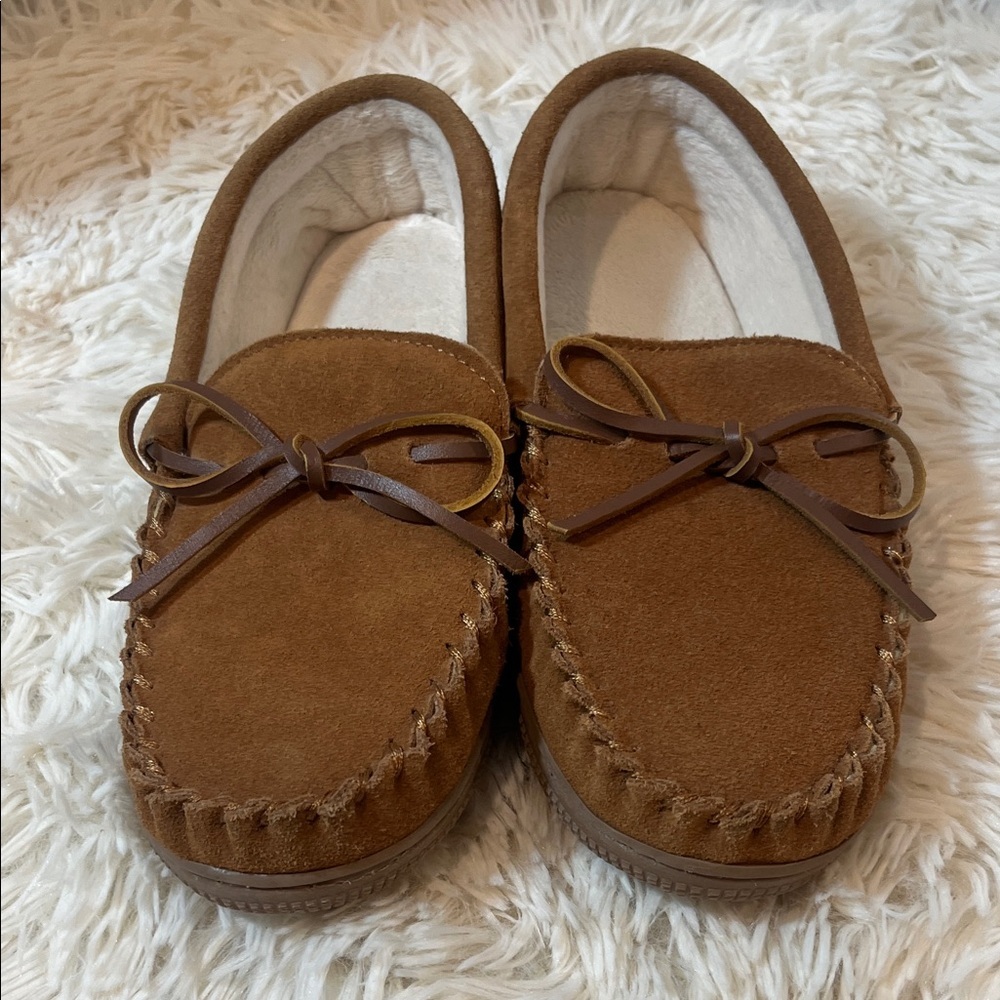 Softmoc women’s brown leather moccasin style shoes.